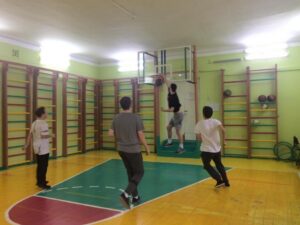 973 учащихся приняли участие в соревнованиях по баскетболу