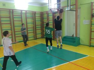 973 учащихся приняли участие в соревнованиях по баскетболу