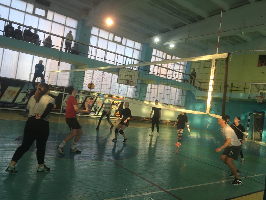 В Асбесте прошли соревнования по волейболу среди учреждений профессионального образования